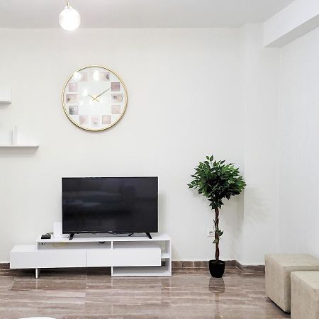 One-Bedroom Gem By The Square Tiranë Luaran gambar
