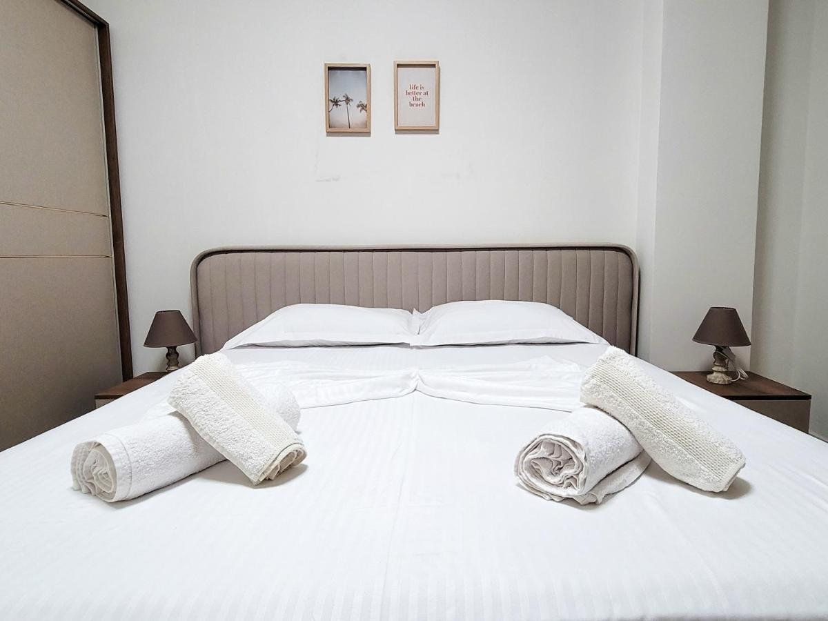 One-Bedroom Gem By The Square Tiranë Luaran gambar