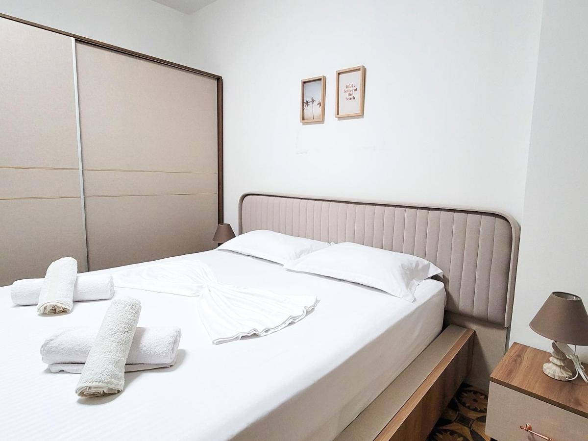 One-Bedroom Gem By The Square Tiranë Luaran gambar
