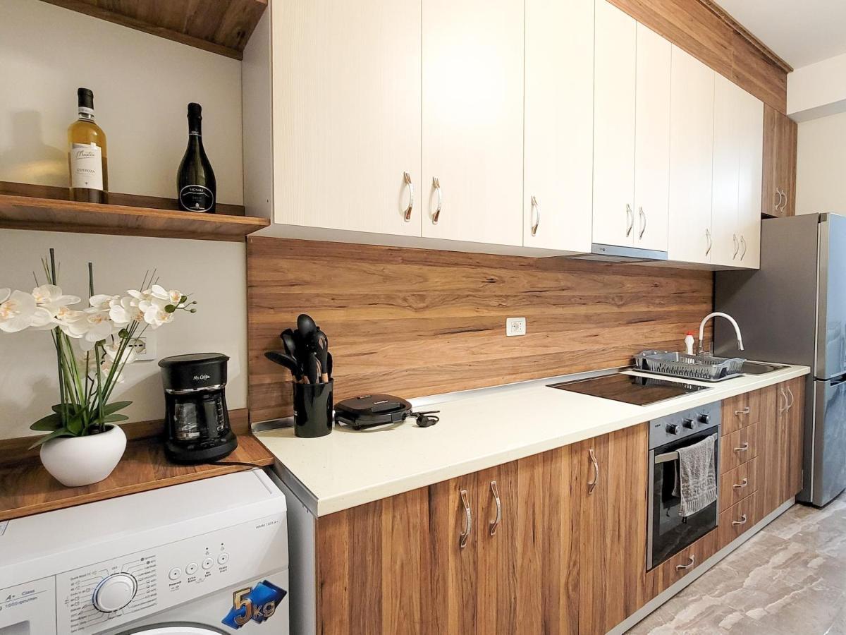 One-Bedroom Gem By The Square Tiranë Luaran gambar