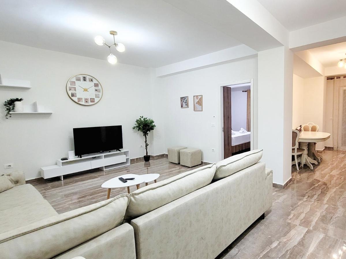 One-Bedroom Gem By The Square Tiranë Luaran gambar