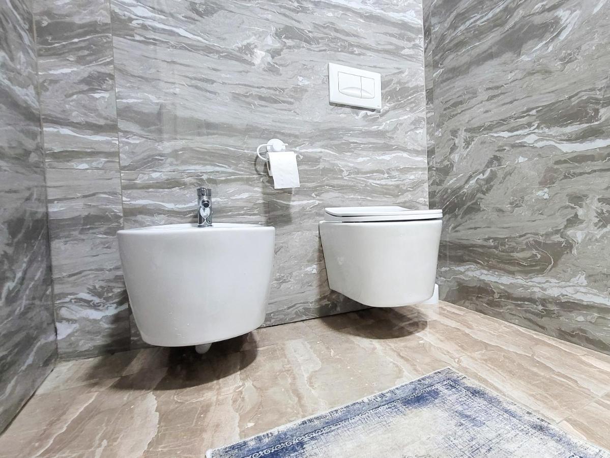 One-Bedroom Gem By The Square Tiranë Luaran gambar